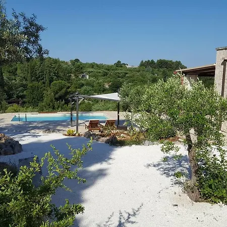 Trulli Parco Grande Vila *